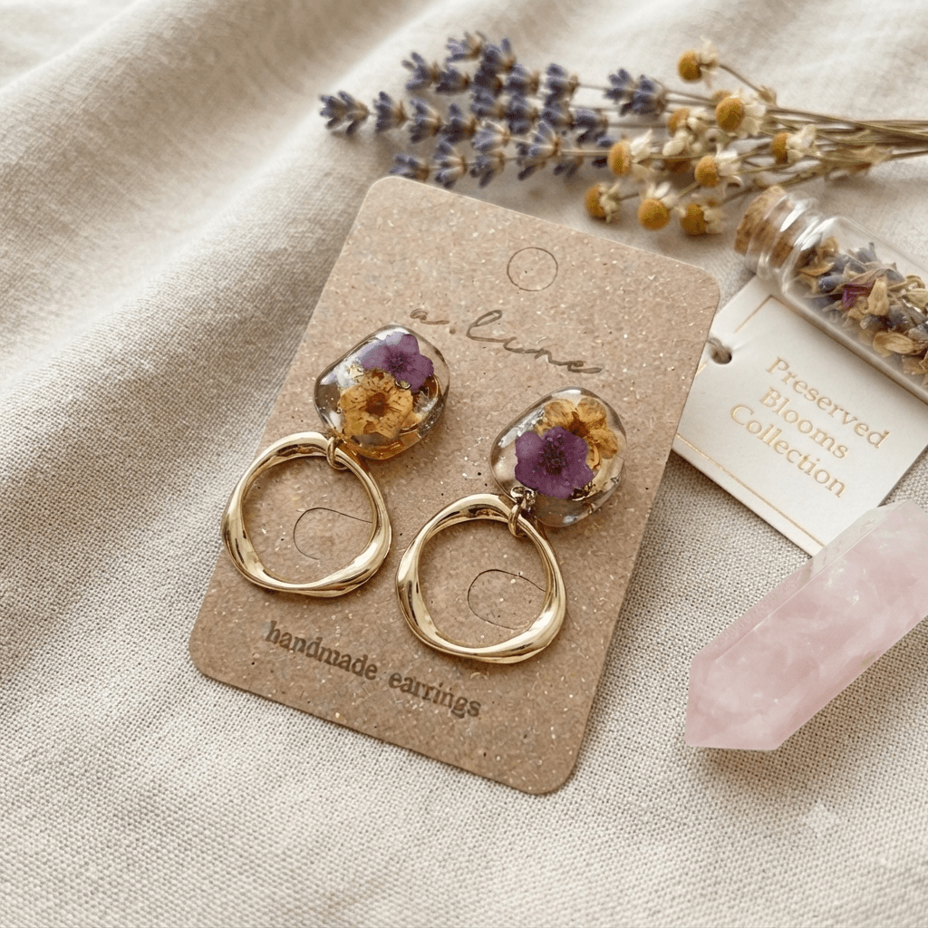 レジンに閉じ込めたボタニカルピアス ― パープル＆オレンジの花々 ― | 2枚目